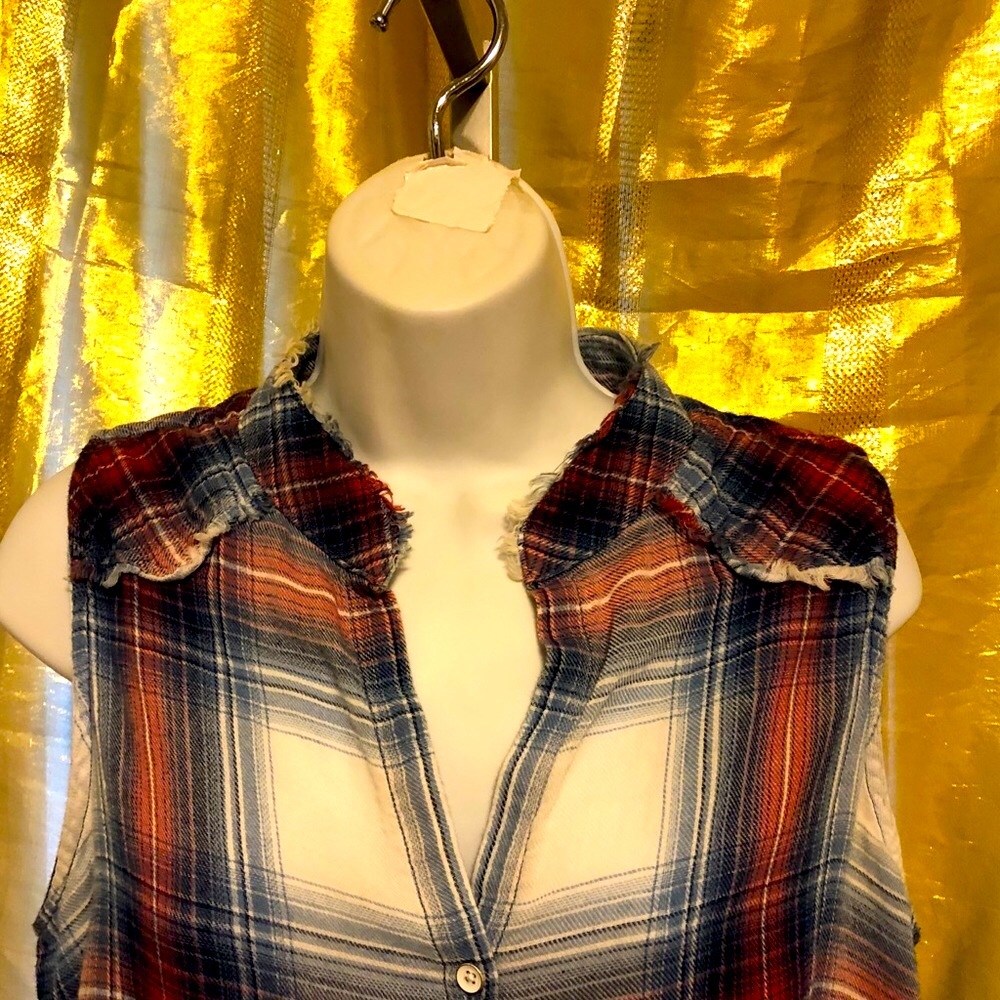 Cloth & stone plaid button and tie front top - Picture 3 of 8